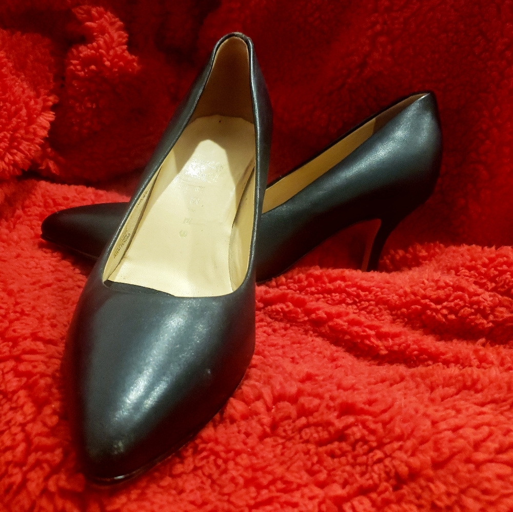 Heels - Picture 2 of 3